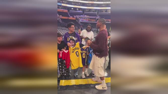 转折点洛杉矶湖人外线爆发，意甲赛后攻防权衡，球迷炸锅，更衣室氛围转暖的简单介绍网页版直接进入