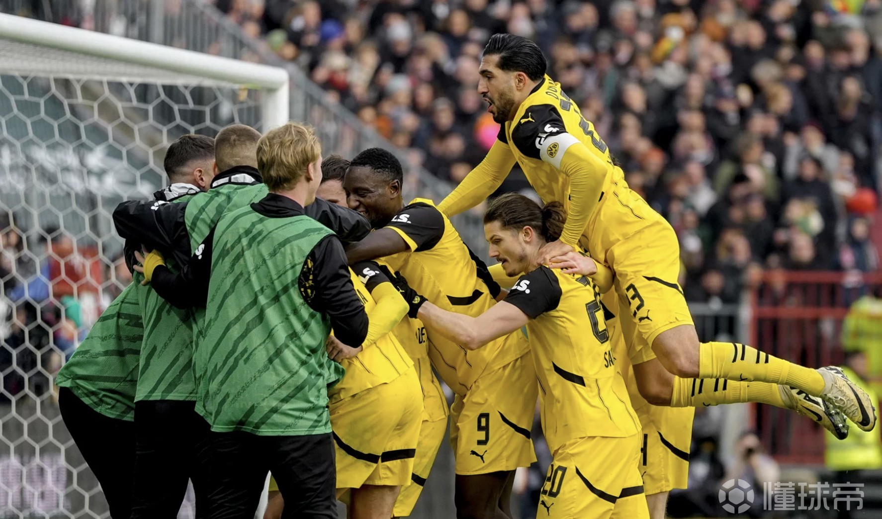 多特蒙德迎德甲关键赛，赛后临场应变，气氛紧张，团队化学反应显著的简单介绍九游网页版